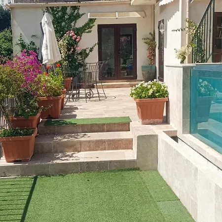 Petit Coin De Paradis A Cote De Monaco