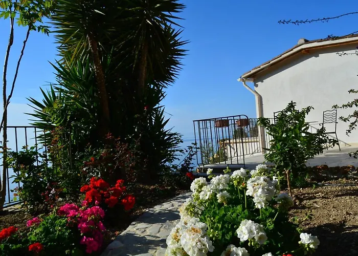 Petit Coin De Paradis A Cote De Monaco * روكوبرُن كاب مارتي