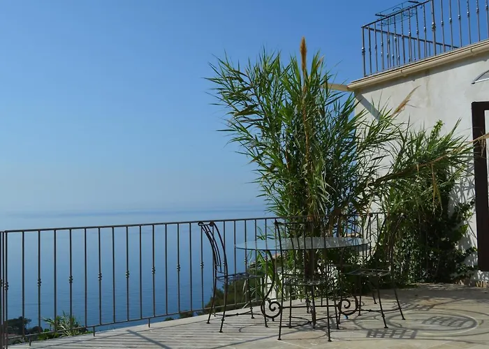 Petit Coin De Paradis A Cote De Monaco *