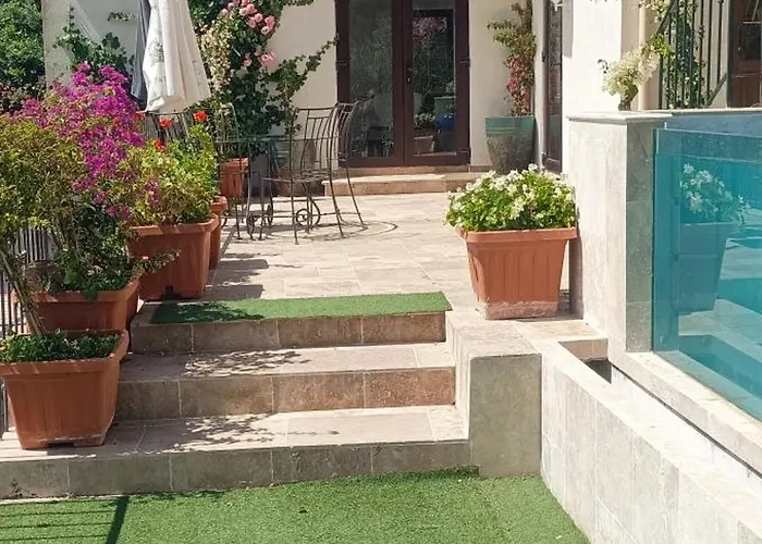 Petit Coin De Paradis A Cote De Monaco